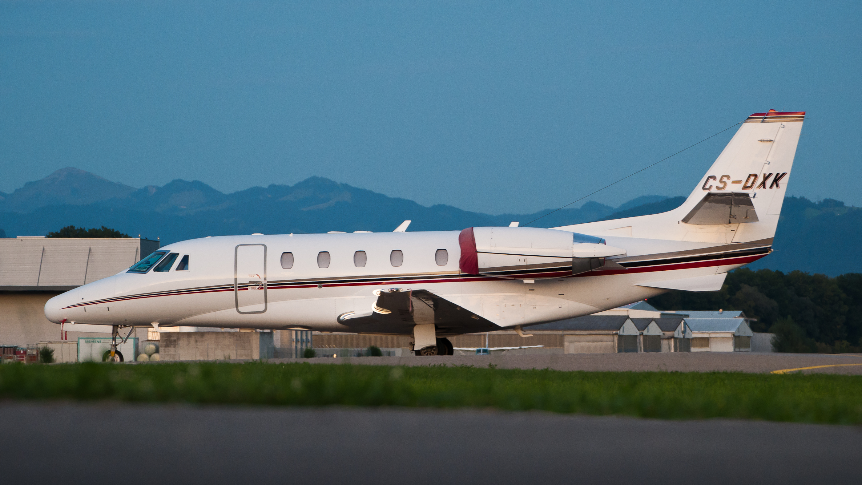 Cessna Citation XLS — representative midsize jet aircraft