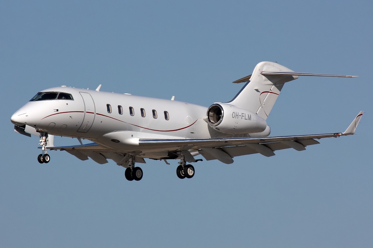 Bombardier Challenger 300 — representative super midsize jet aircraft